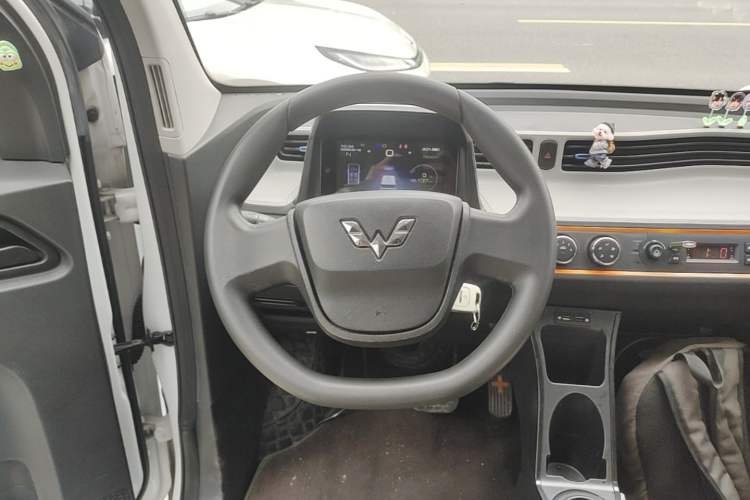 Used Wuling Hongguang MINIEV 2020 Enjoyment Model Lithium Iron Phosphate Steering Wheel