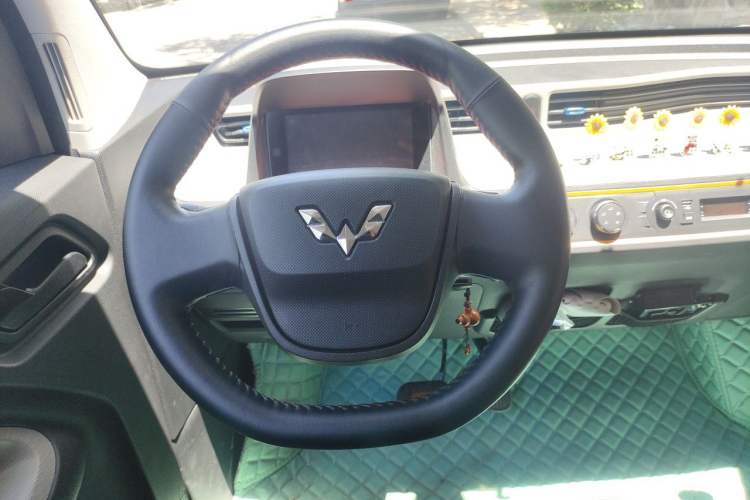Used Wuling Hongguang MINIEV 2020 Enjoyment Model Lithium Iron Phosphate Steering Wheel