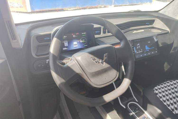 Used Wuling Hongguang MINIEV 2020 Freedom Version Lithium Iron Phosphate Steering Wheel