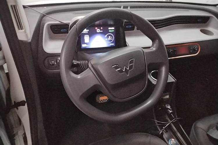 Used Wuling Hongguang MINIEV 2020 Enjoyment Model Lithium Iron Phosphate Steering Wheel