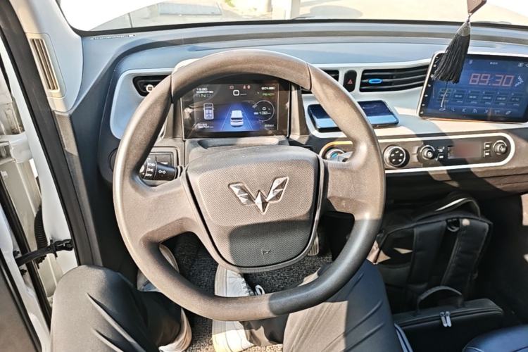 Used Wuling Hongguang MINIEV 2020 Enjoyment Model Lithium Iron Phosphate Steering Wheel