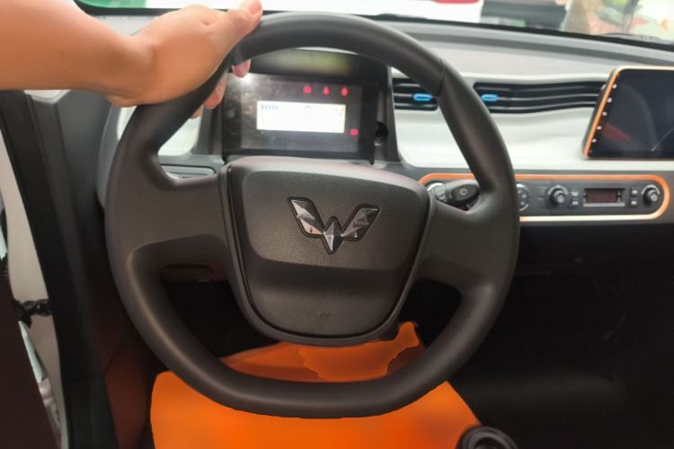 Used Wuling Hongguang MINIEV 2020 Easy Version Lithium-Ion Battery Steering Wheel