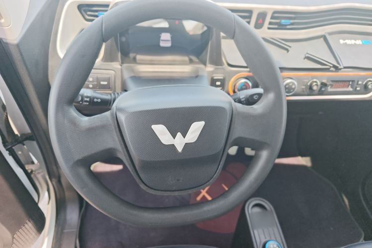 Used Wuling Hongguang MINIEV 2020 Enjoyment Model Lithium Iron Phosphate Steering Wheel