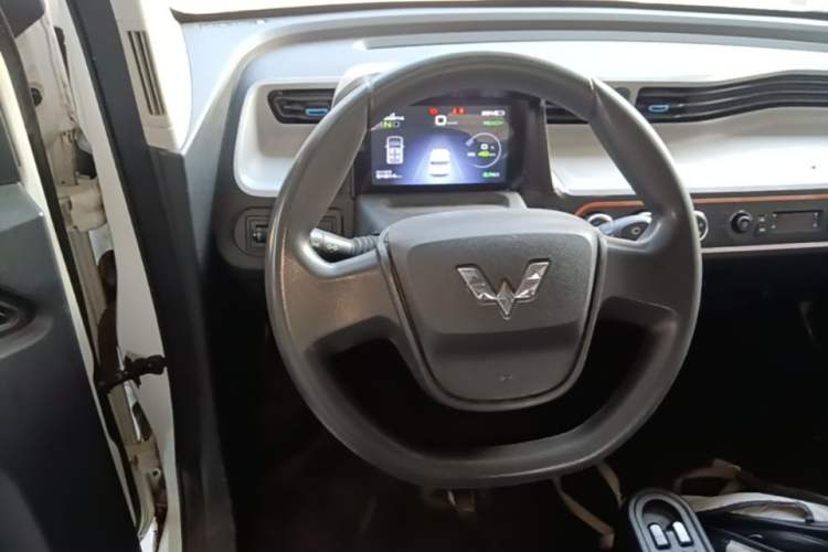 Used Wuling Hongguang MINIEV 2020 Enjoyment Model Lithium Iron Phosphate Steering Wheel