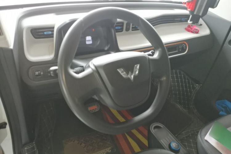 Used Wuling Hongguang MINIEV 2020 Enjoyment Model Lithium Iron Phosphate Steering Wheel