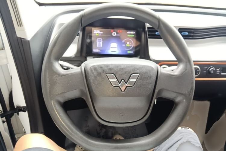 Used Wuling Hongguang MINIEV 2020 Enjoyment Model Lithium Iron Phosphate Steering Wheel