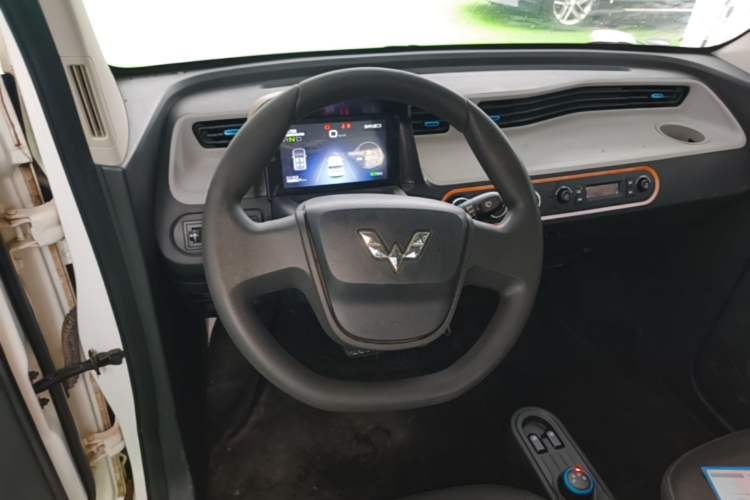 Used Wuling Hongguang MINIEV 2020 Enjoyment Model Lithium Iron Phosphate Steering Wheel