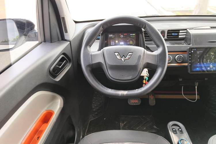 Used Wuling Hongguang MINIEV 2020 Enjoyment Model Lithium Iron Phosphate Steering Wheel