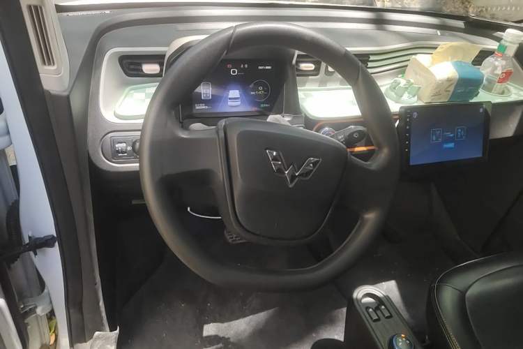 Used Wuling Hongguang MINIEV 2020 Enjoyment Model Lithium Iron Phosphate Steering Wheel