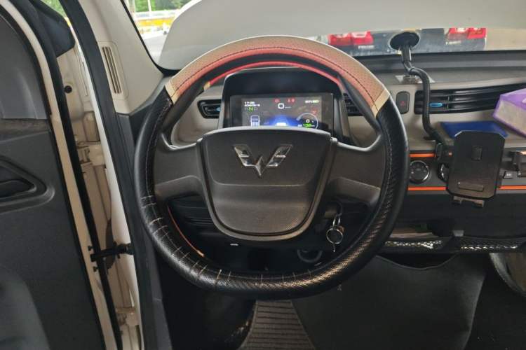 Used Wuling Hongguang MINIEV 2020 Enjoyment Model Lithium Iron Phosphate Steering Wheel