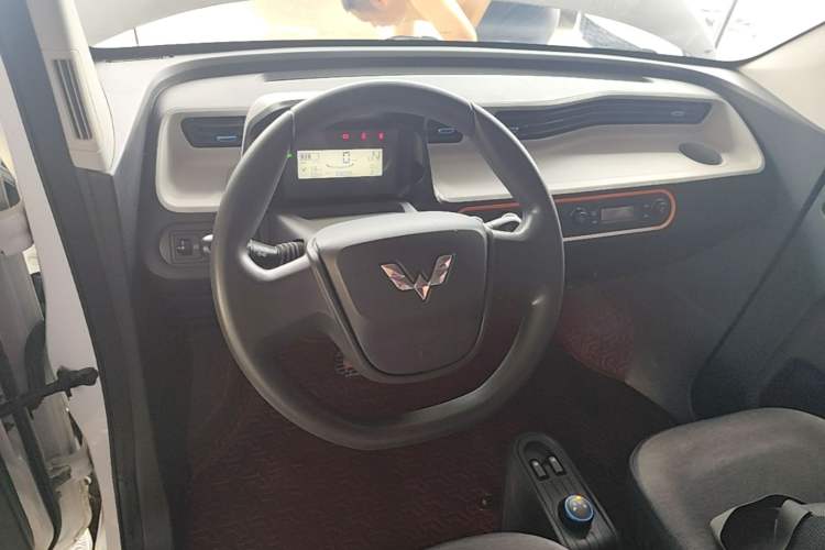 Used Wuling Hongguang MINIEV 2020 Lite Version Lithium Iron Phosphate Steering Wheel