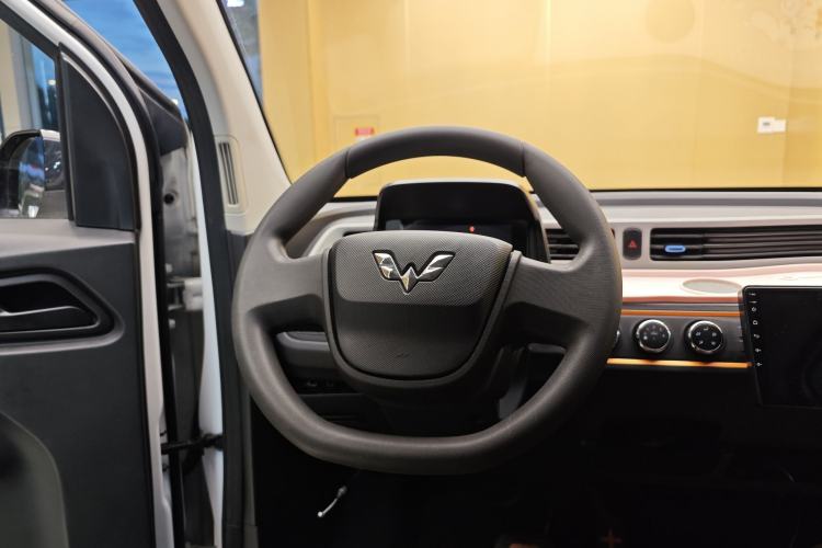Used Wuling Hongguang MINIEV 2020 Enjoyment Model Lithium Iron Phosphate Steering Wheel