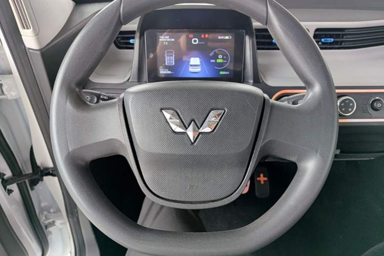 Used Wuling Hongguang MINIEV 2020 Enjoyment Model Lithium Iron Phosphate Steering Wheel