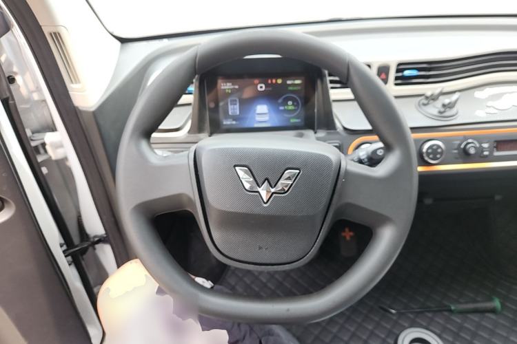 Used Wuling Hongguang MINIEV 2020 Enjoyment Model Lithium Iron Phosphate Steering Wheel