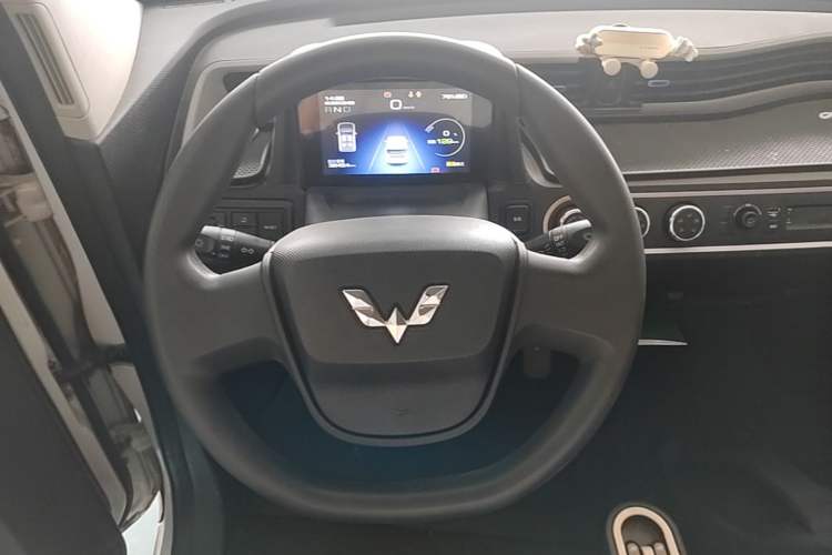 Used Wuling Hongguang MINIEV 2020 Enjoyment Model Lithium Iron Phosphate Steering Wheel