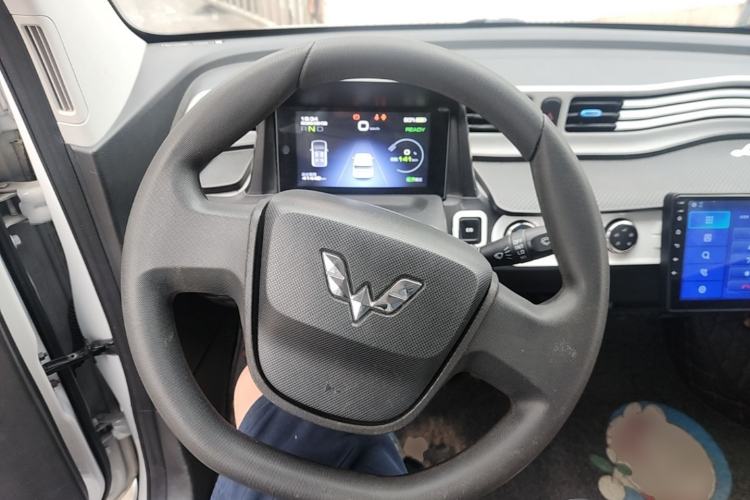 Used Wuling Hongguang MINIEV 2020 Enjoyment Model Lithium Iron Phosphate Steering Wheel
