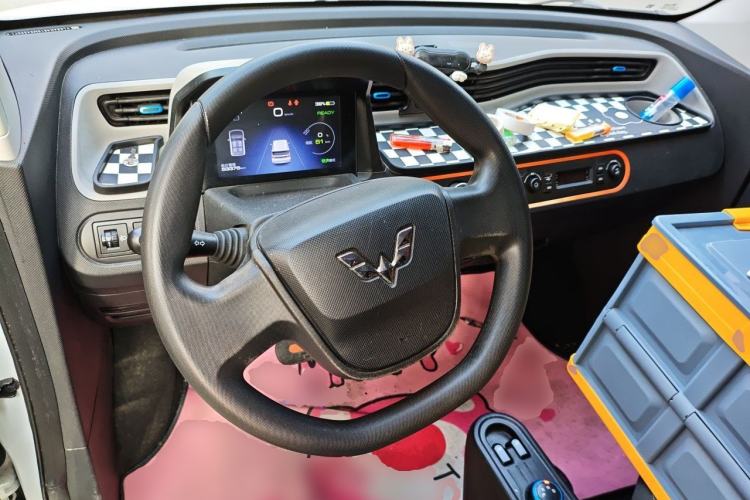 Used Wuling Hongguang MINIEV 2020 Enjoyment Model Lithium Iron Phosphate Steering Wheel