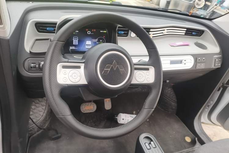 Used Wuling Hongguang MINIEV 2020 Zizai Version Lithium-NMC Steering Wheel