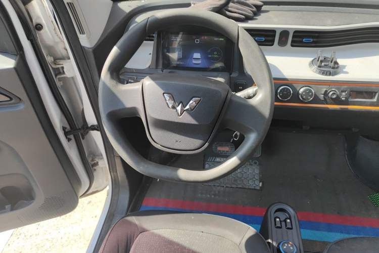 Used Wuling Hongguang MINIEV 2020 Enjoyment Model Lithium Iron Phosphate Steering Wheel