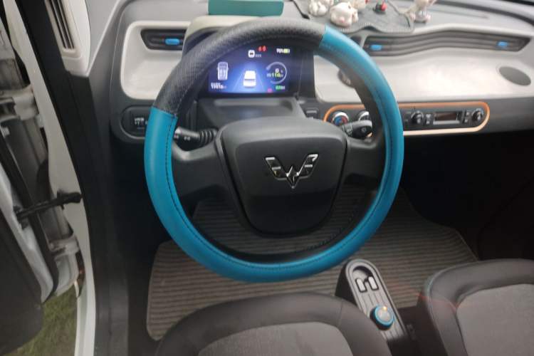 Used Wuling Hongguang MINIEV 2020 Enjoyment Model Lithium Iron Phosphate Steering Wheel