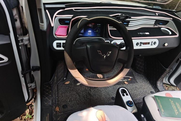 Used Wuling Hongguang MINIEV 2020 Enjoyment Model Lithium Iron Phosphate Steering Wheel