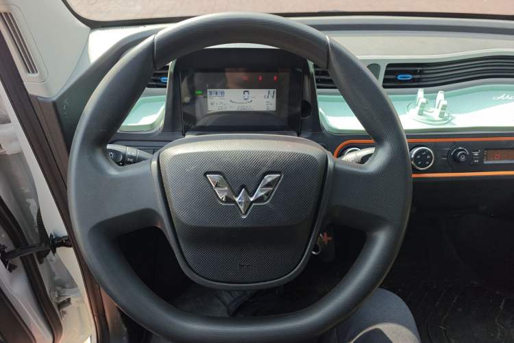 Used Wuling Hongguang MINIEV 2020 Lite Version Lithium Iron Phosphate Steering Wheel