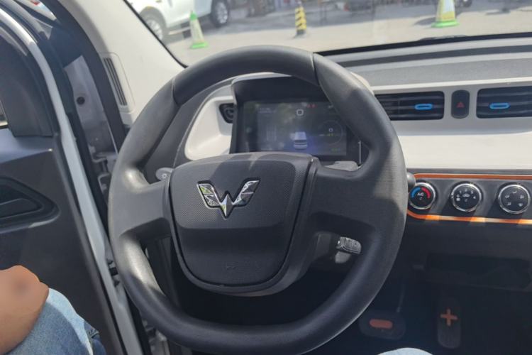 Used Wuling Hongguang MINIEV 2020 Zizai Version Lithium-NMC Steering Wheel