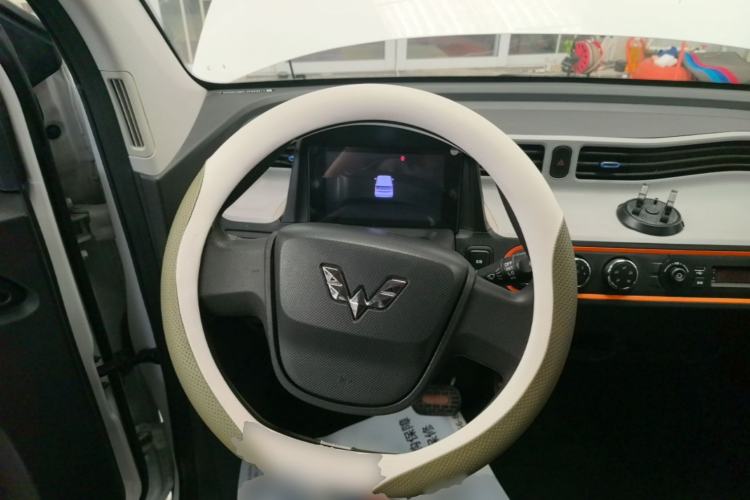 Used Wuling Hongguang MINIEV 2020 Enjoyment Model Lithium Iron Phosphate Steering Wheel