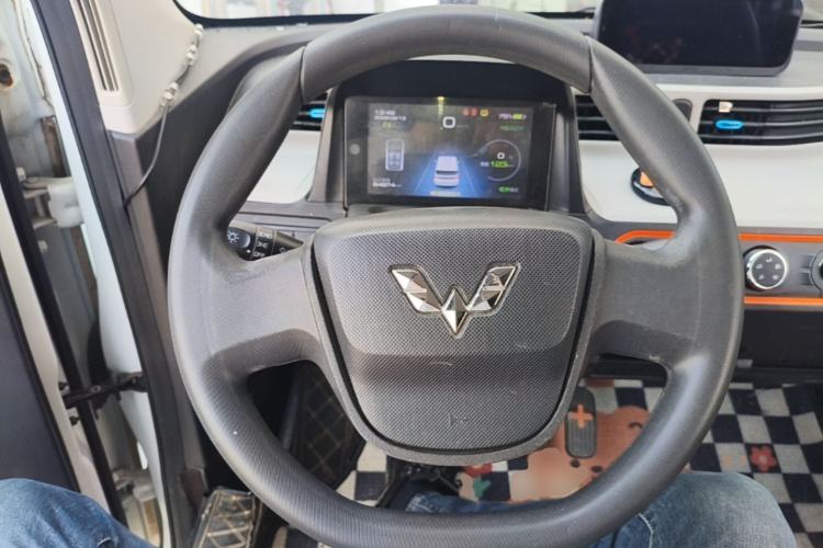 Used Wuling Hongguang MINIEV 2020 Enjoyment Model Lithium Iron Phosphate Steering Wheel