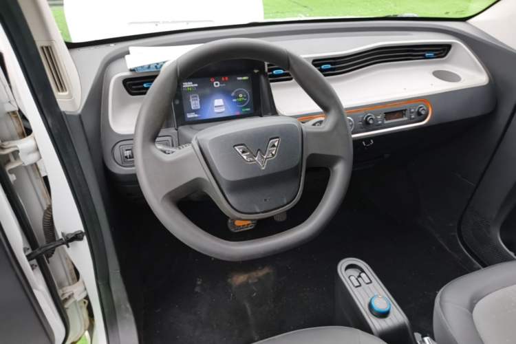 Used Wuling Hongguang MINIEV 2020 Enjoyment Model Lithium Iron Phosphate Steering Wheel