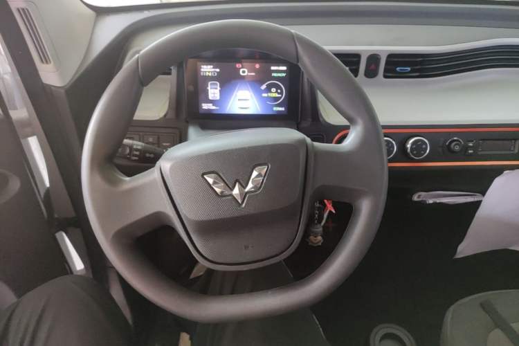 Used Wuling Hongguang MINIEV 2020 Enjoyment Model Lithium Iron Phosphate Steering Wheel