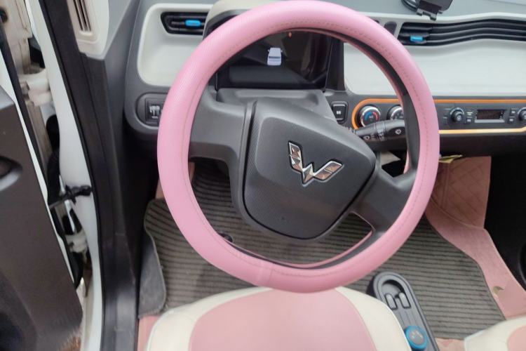 Used Wuling Hongguang MINIEV 2020 Enjoyment Model Lithium Iron Phosphate Steering Wheel