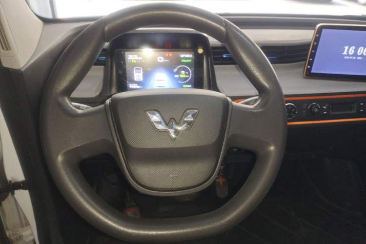 Used Wuling Hongguang MINIEV 2020 Enjoyment Model Lithium Iron Phosphate Steering Wheel