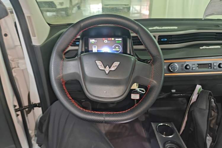 Used Wuling Hongguang MINIEV 2020 Enjoyment Model Lithium Iron Phosphate Steering Wheel