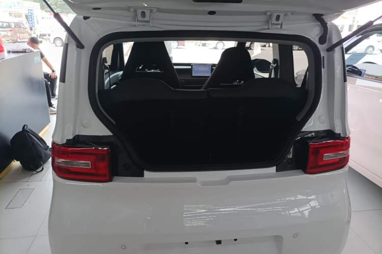 Used Wuling Hongguang MINIEV 2020 Freedom Version Lithium Iron Phosphate Trunk