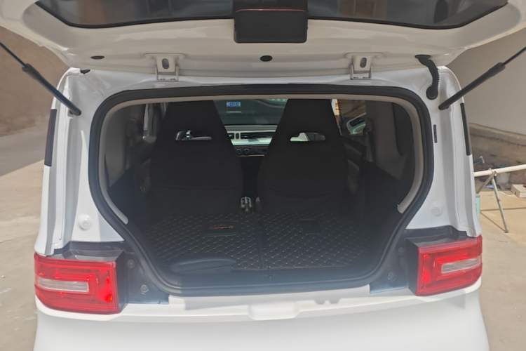 Used Wuling Hongguang MINIEV 2020 Zizai Version Lithium-NMC Trunk