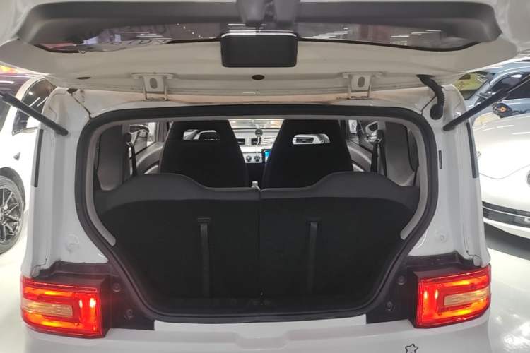 Used Wuling Hongguang MINIEV 2020 Zizai Version Lithium-NMC Trunk