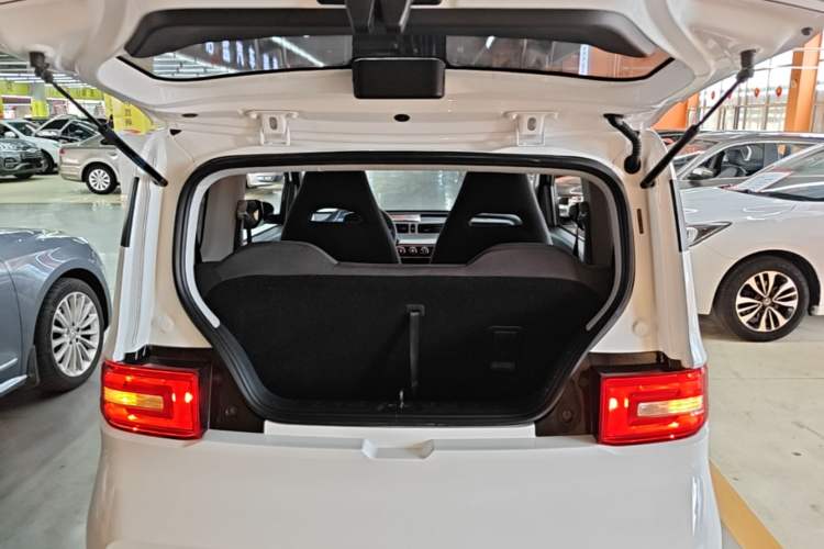 Used Wuling Hongguang MINIEV 2020 Zizai Version Lithium-NMC Trunk