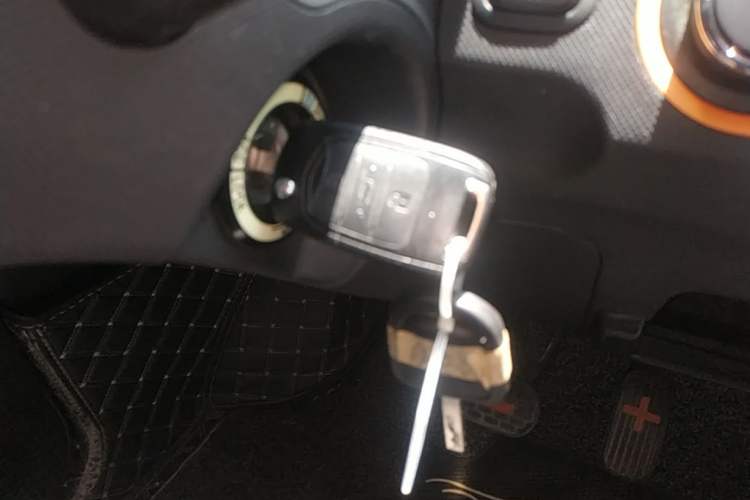 Used Wuling Hongguang MINIEV 2020 Enjoyment Model Lithium Iron Phosphate Vehicle Key