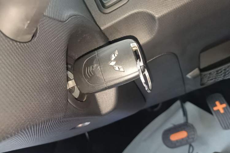 Used Wuling Hongguang MINIEV 2020 Enjoyment Model Lithium Iron Phosphate Vehicle Key