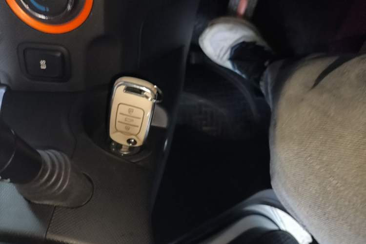 Used Wuling Hongguang MINIEV 2020 Freedom Version Lithium Iron Phosphate Vehicle Key