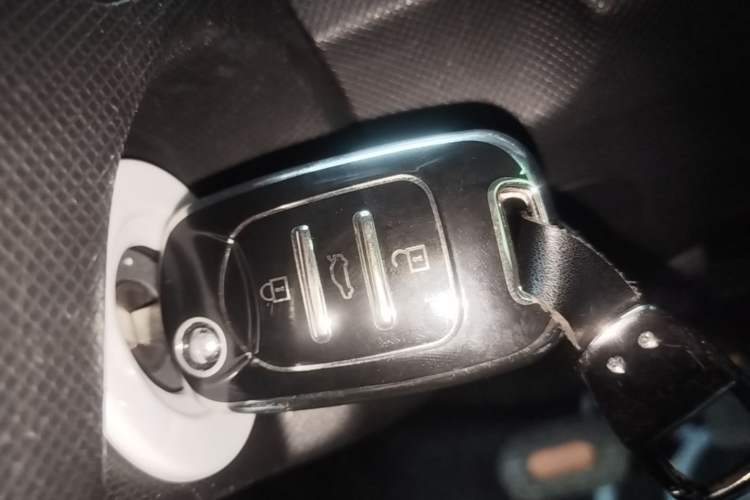 Used Wuling Hongguang MINIEV 2020 Easy Version Lithium-Ion Battery Vehicle Key