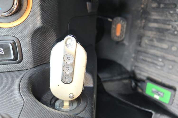 Used Wuling Hongguang MINIEV 2020 Enjoyment Model Lithium Iron Phosphate Vehicle Key