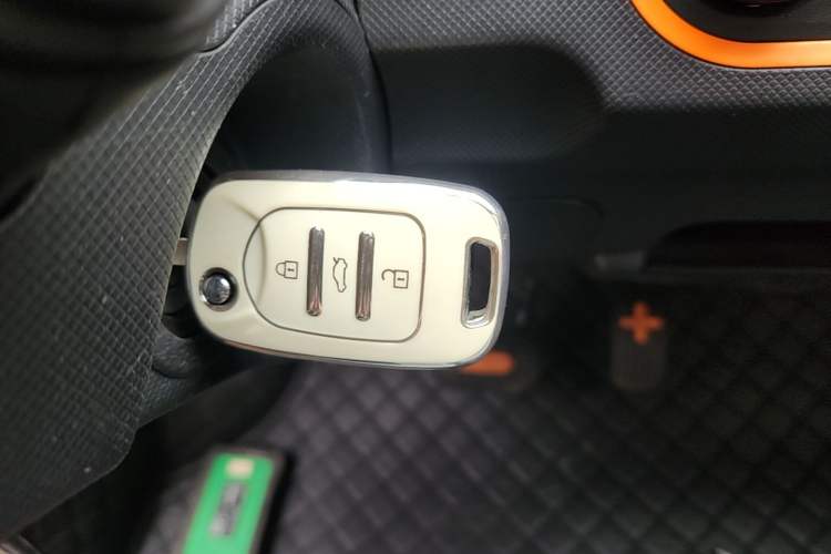 Used Wuling Hongguang MINIEV 2020 Enjoyment Model Lithium Iron Phosphate Vehicle Key