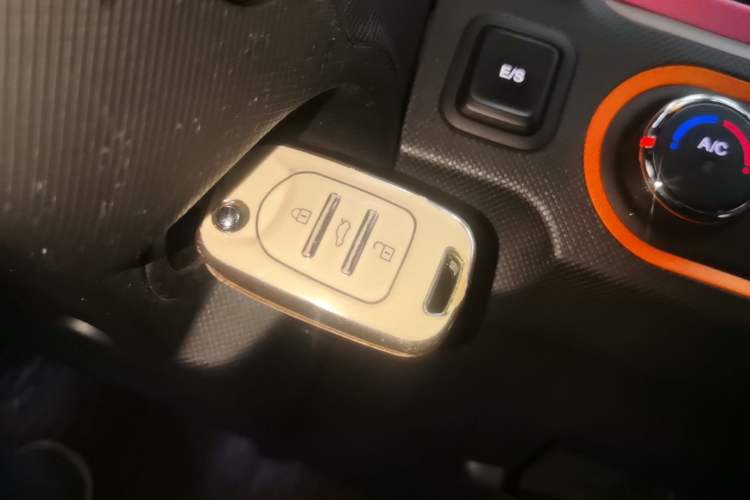 Used Wuling Hongguang MINIEV 2020 Enjoyment Model Lithium Iron Phosphate Vehicle Key
