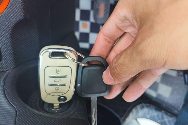 Used Wuling Hongguang MINIEV 2020 Enjoyment Model Lithium Iron Phosphate Vehicle Key