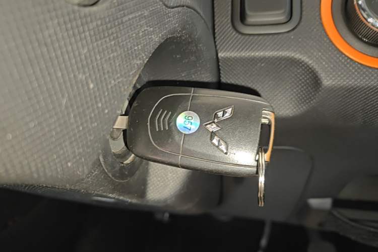 Used Wuling Hongguang MINIEV 2020 Enjoyment Model Lithium Iron Phosphate Vehicle Key