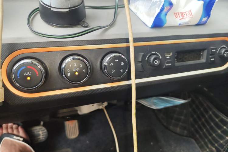 Used Wuling Hongguang MINIEV 2020 Freedom Version Lithium Iron Phosphate Audio And AC Panel