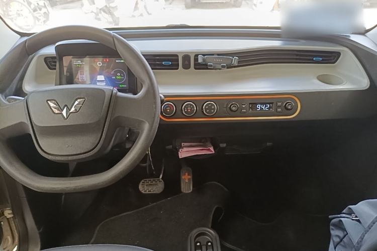 Used Wuling Hongguang MINIEV 2020 Enjoyment Model Lithium Iron Phosphate Center Console