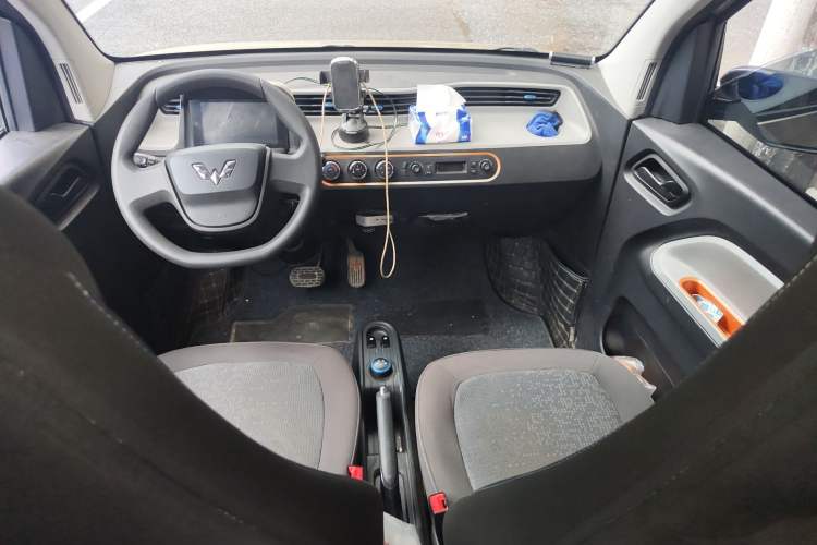 Used Wuling Hongguang MINIEV 2020 Freedom Version Lithium Iron Phosphate Center Console